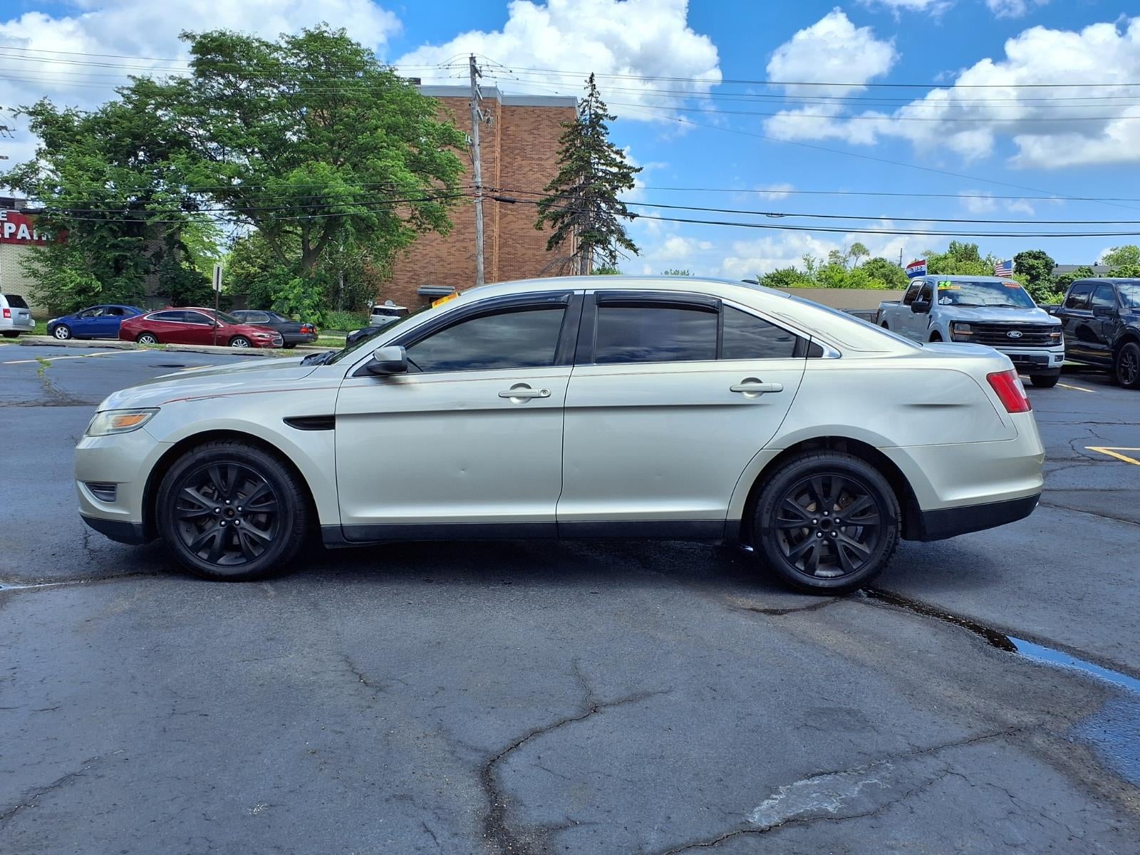 2010 Ford Taurus SEL