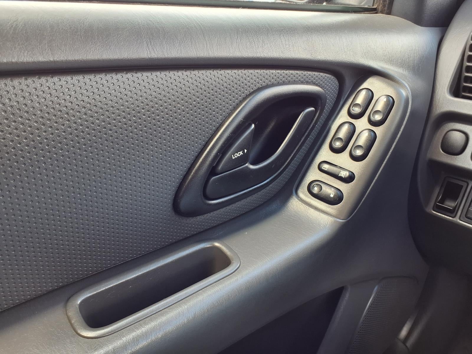 2005 Ford Escape XLS