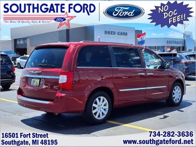 2016 Chrysler Town & Country Touring