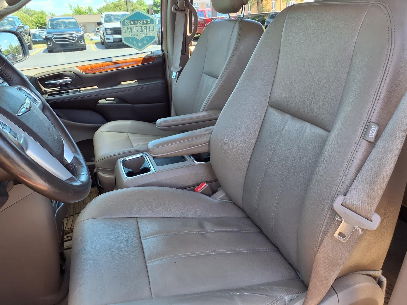 2016 Chrysler Town & Country Touring