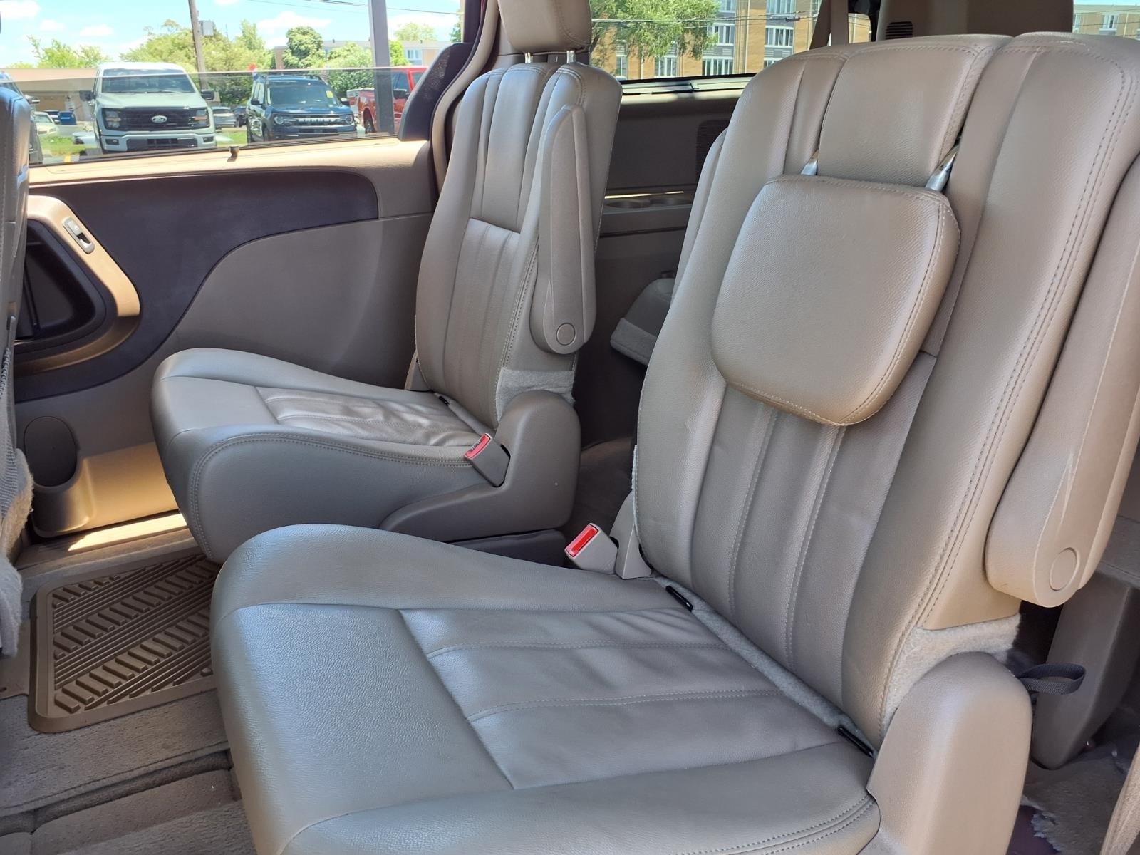 2016 Chrysler Town & Country Touring